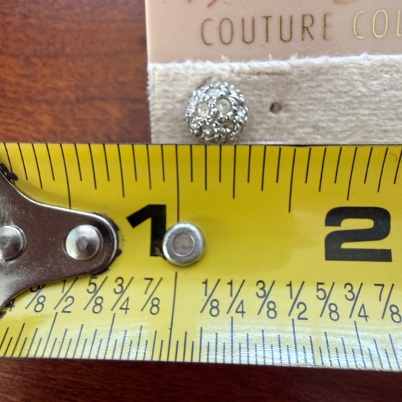 Kenneth Jay Lane diamond cluster stud earrings - Picture 4 of 4